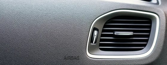 Saída de ar-condicionado no painel de um carro