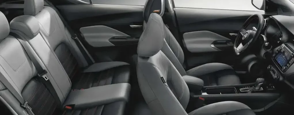 Bancos e detalhes internos novo Nissan Kicks