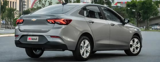 Traseira Onix Plus cinza em destaque