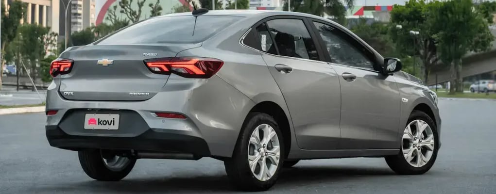 Traseira Onix Plus cinza em destaque