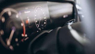 Marcador de combustível no painel do carro